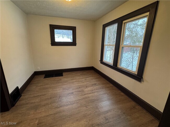 Building Photo - 767 Roscoe Ave