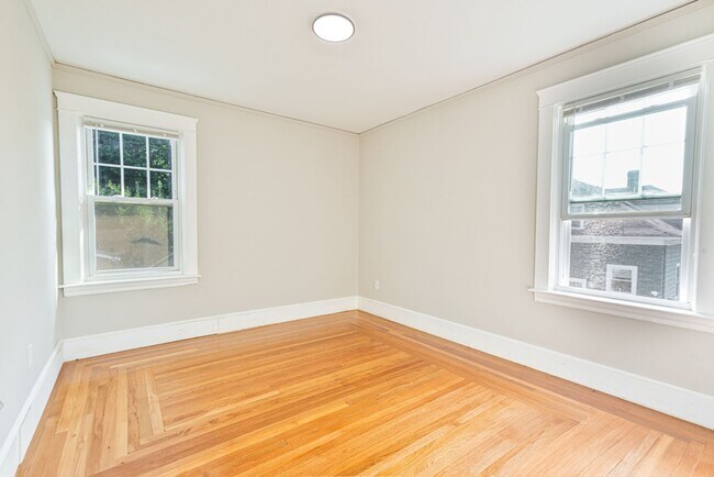 Building Photo - Newly renovated apartment for rent by Providence College / Elmhurst(Available 6/1/2026)