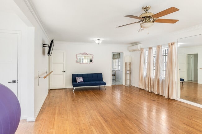 Building Photo - 1429 Ellsmere Ave