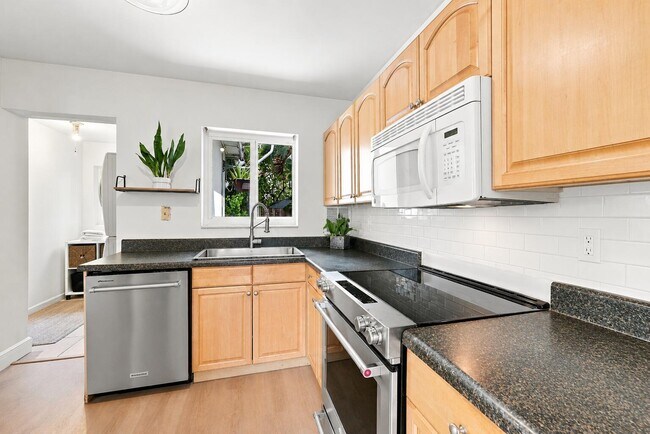 Building Photo - 351 SW 13th St