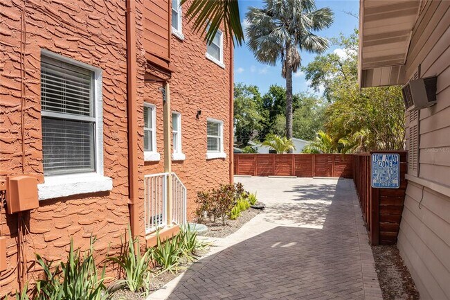 Building Photo - 3205 W San Pedro St