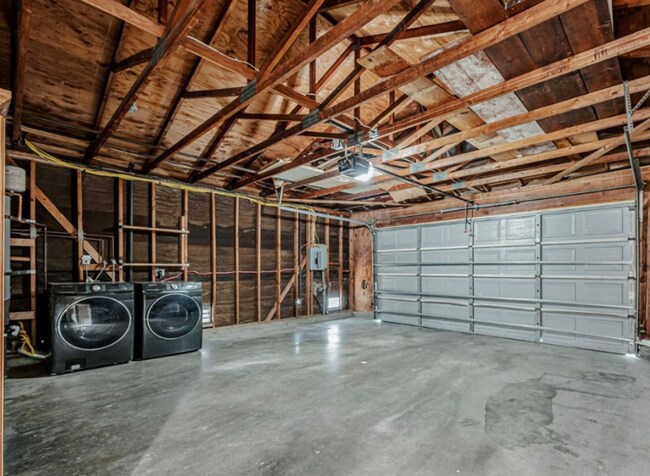 Building Photo - 6046 Reo Pl