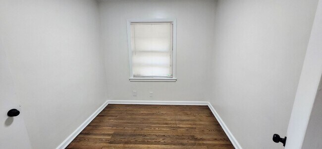 Building Photo - 3 bedroom home near base