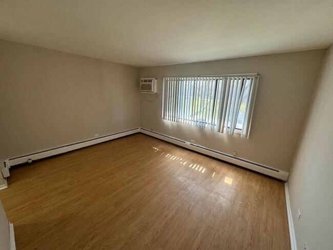 Building Photo - 2 Bedroom Condo in Palatine