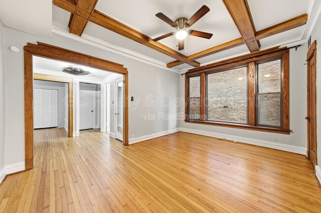 Building Photo - 941 E Hyde Park Blvd