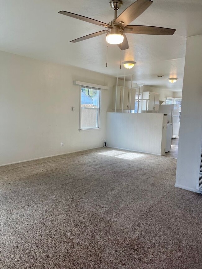 Building Photo - 615/621 Vine