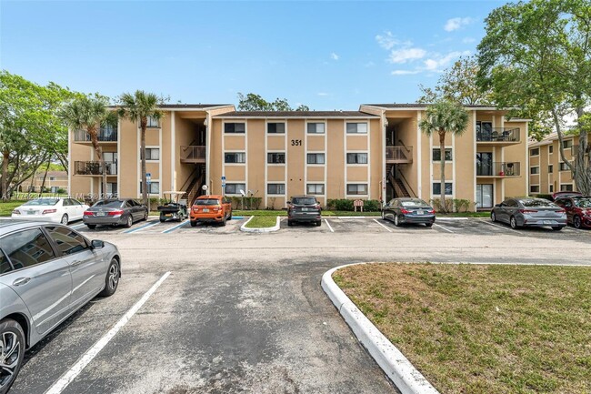 Building Photo - 351 Palm Way