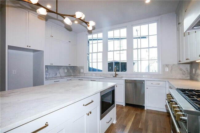 Building Photo - 96 Sheridan Dr NE