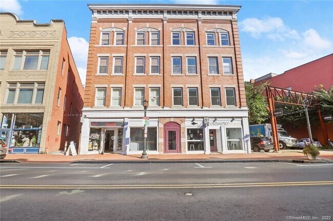 Building Photo - 131 Washington St