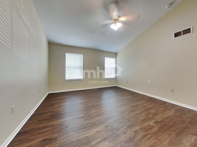 Building Photo - 6443 Lantern Way