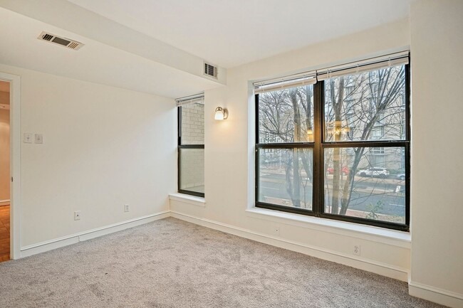 Building Photo - Beautiful One Bedroom in the Heart of Foggy Bottom| Water and Gas Included!