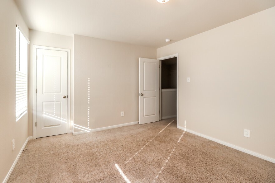 Building Photo - 13031 S Green Wing Cir