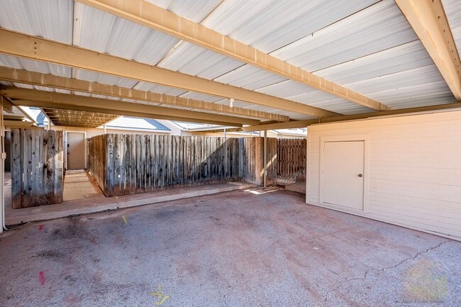 Building Photo - Immaculate 2 Bed, 2 Bath w/Loft Space!