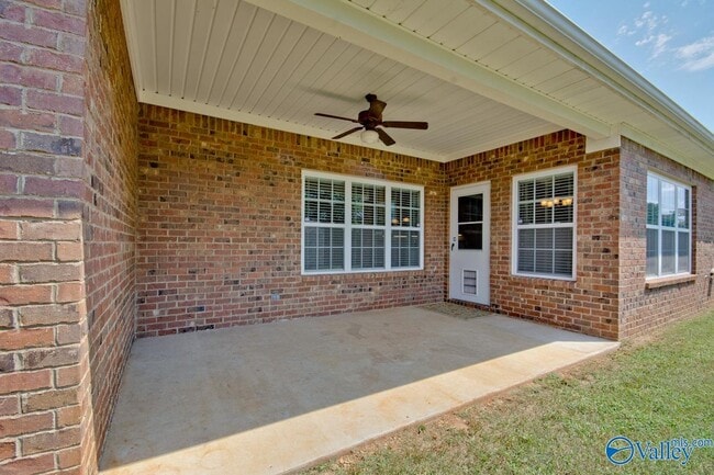 Building Photo - 112 SW Autumn Cove Dr