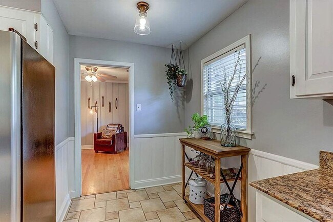 Building Photo - 1663 Estate Dr