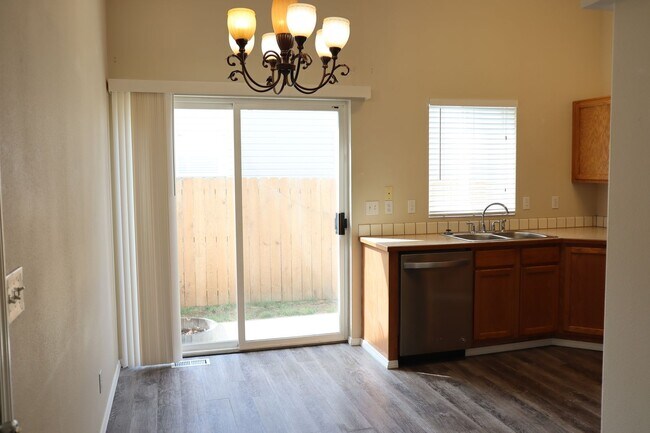 Building Photo - Home in CDA Place