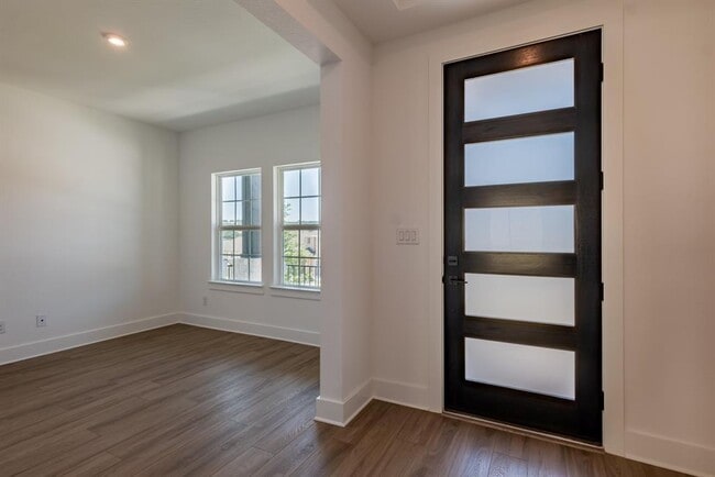 Building Photo - 4612 Modena Bay Bend