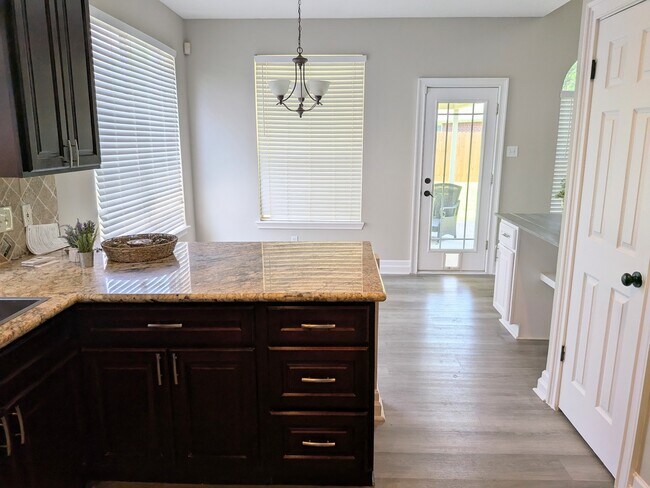 Building Photo - 10067 Lazy Meadows Dr