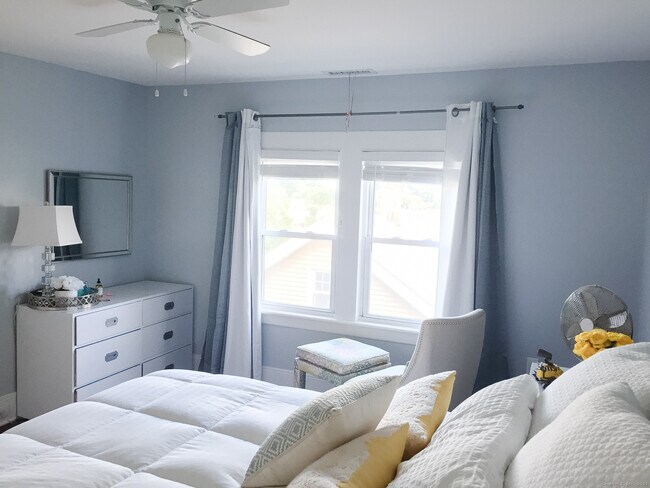 Building Photo - 46 Riverside Dr