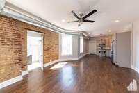 Building Photo - 3 bedroom in Chicago IL 60616