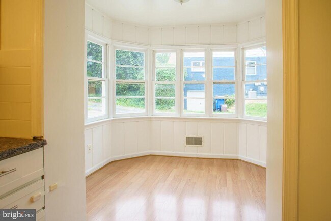 Building Photo - 5205 Saratoga Ave