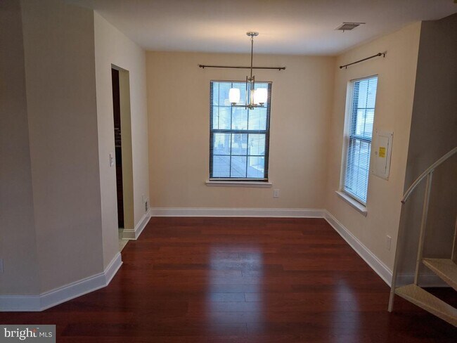 Building Photo - 94 Azalea Cir