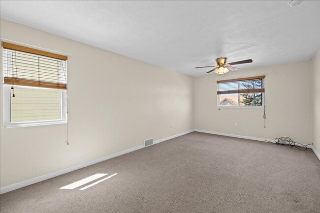 Building Photo - **Charming 2-Bedroom House with Modern Amenities in Beechview**