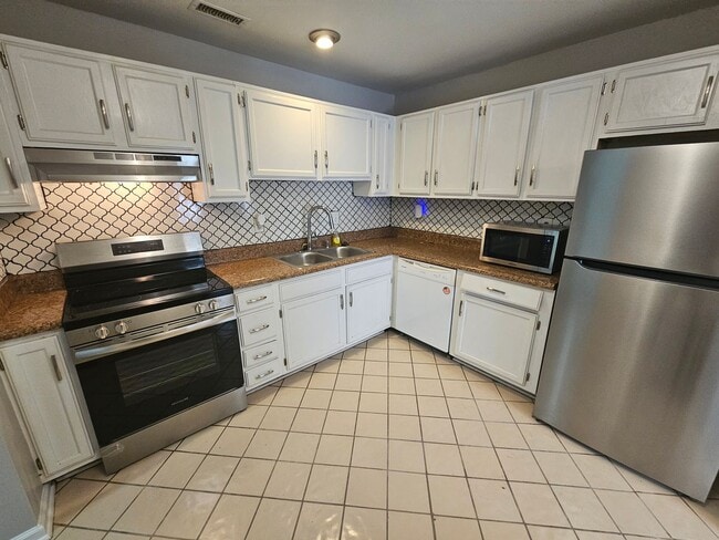 Building Photo - WESTERN BRANCH - RADCLIFFE MEADOWS