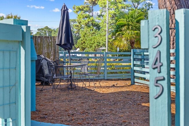 Building Photo - SNOWBIRD RENTAL- Pura Vida Cottage 4 Block...