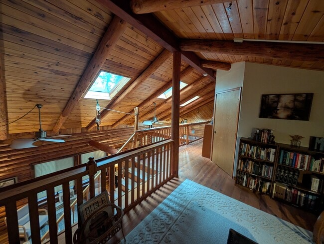 Building Photo - 7312 E Evans Creek Rd