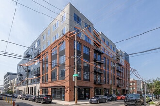 Building Photo - The Weaver