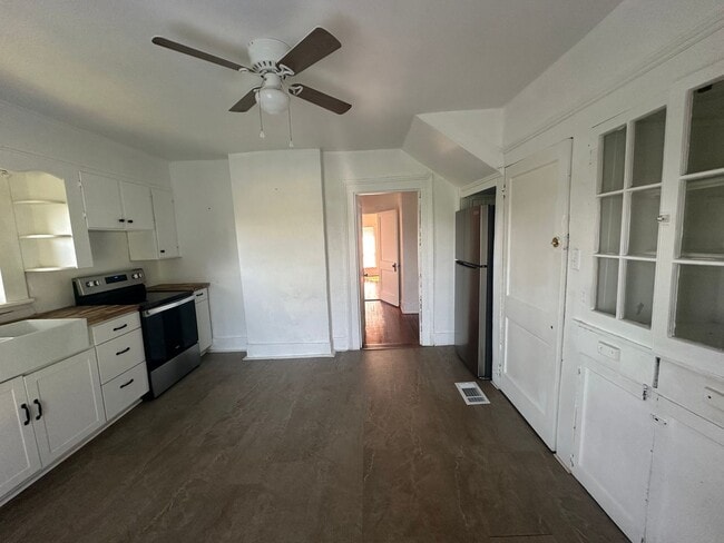 Building Photo - Charming 4 Bedroom House in Bedford