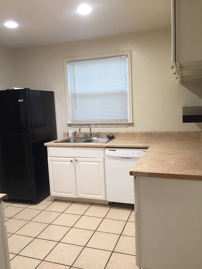 Building Photo - **Reserve for SUMMER 2026** - Tropicana House