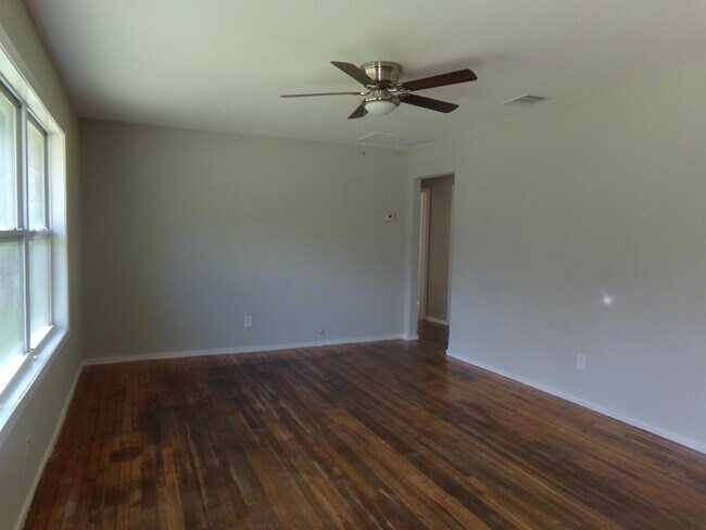Building Photo - 141 Gardenia St