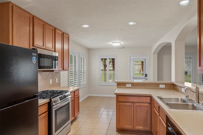 Building Photo - 22110 Field Green Dr