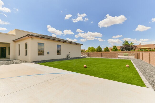 Building Photo - 8024 Canoncito Dr