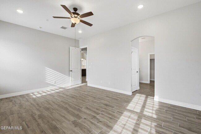 Building Photo - 219 Emerald Brass