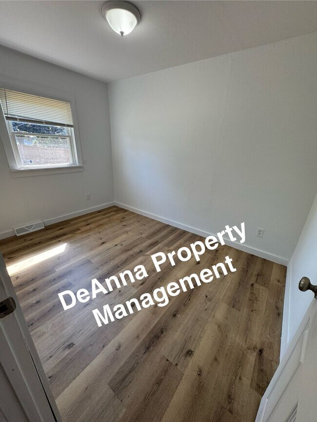 Building Photo - 3 Bedroom Single Home Lorain, Oh