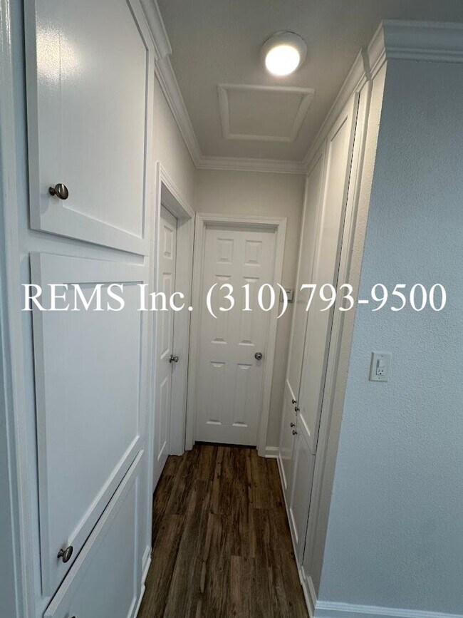 Building Photo - 4750-4752 W 164th Street