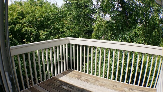 Building Photo - 1934 Heron Ave