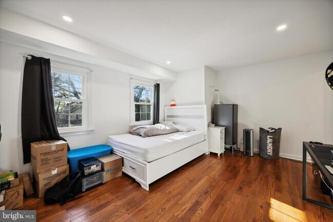 Building Photo - 25 N Buck Ln