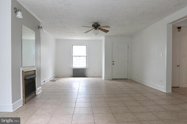 Building Photo - 149 S Main St