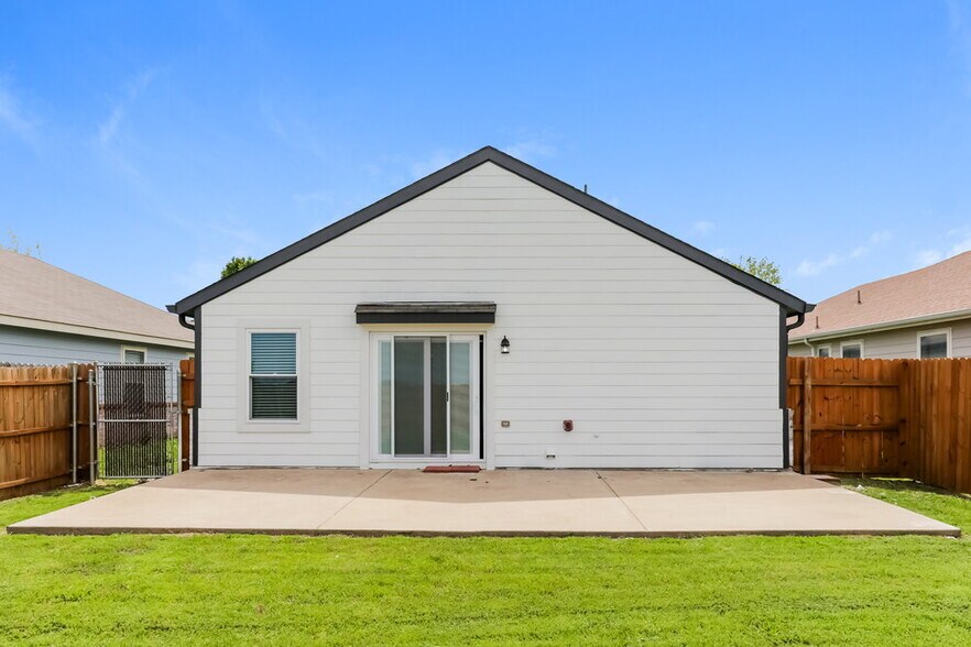 Building Photo - 1725 Vineridge Ln