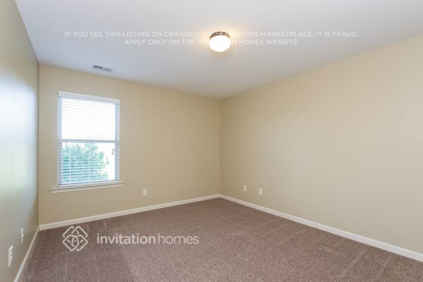 Building Photo - 2070 Hydrangea Ln