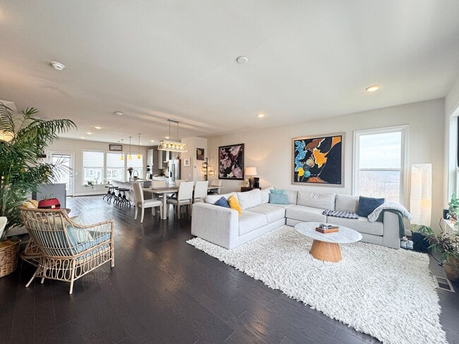 Building Photo - ***Coming Soon*** Fantastic 4 Bed 3.5 Bath End Unit Townhome In Potomac Shores Town Center