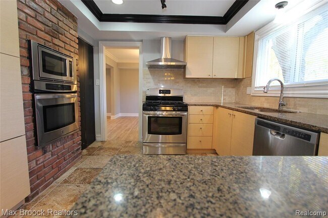 Building Photo - 30024 Beacontree St