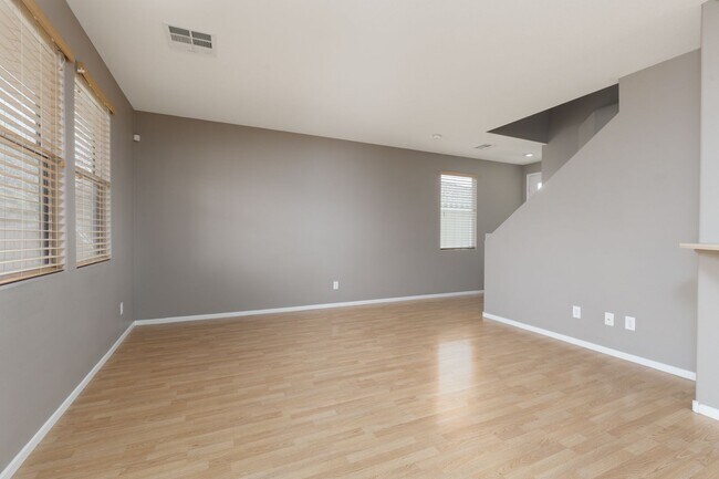 Building Photo - Great NLV single family 3 bedroom home.