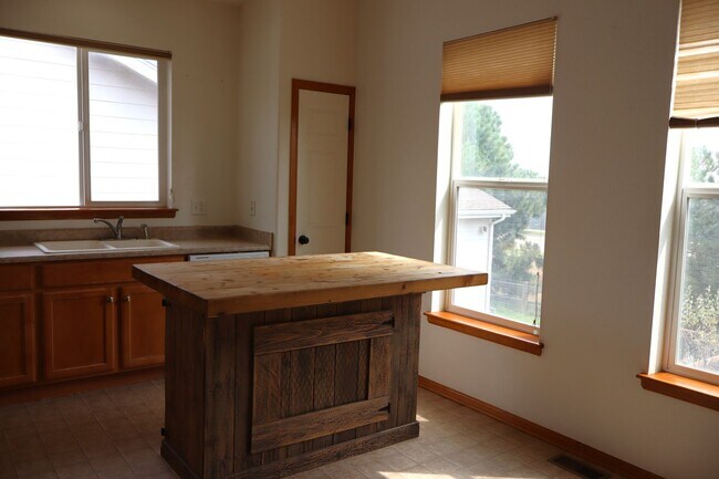 Building Photo - A bright, Spacious Home Designed for Living Well
