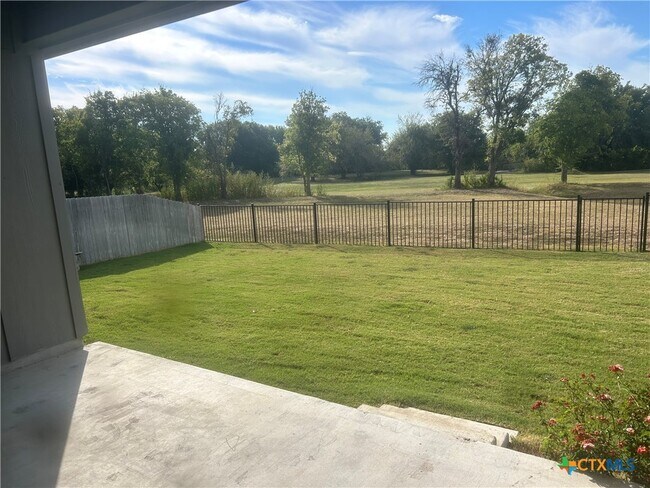 Building Photo - 631 Friar Tuck Dr