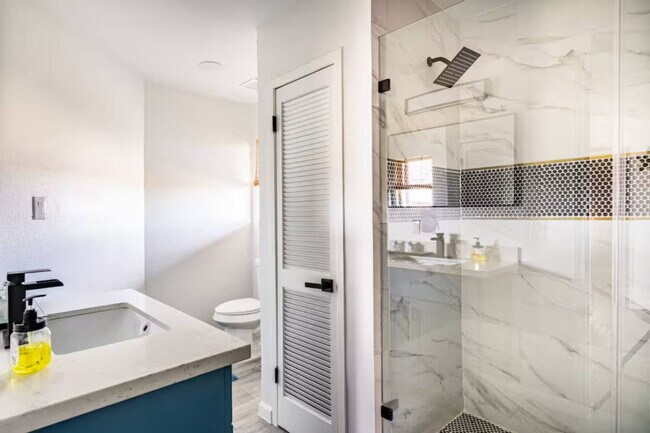 Building Photo - 920 17th St